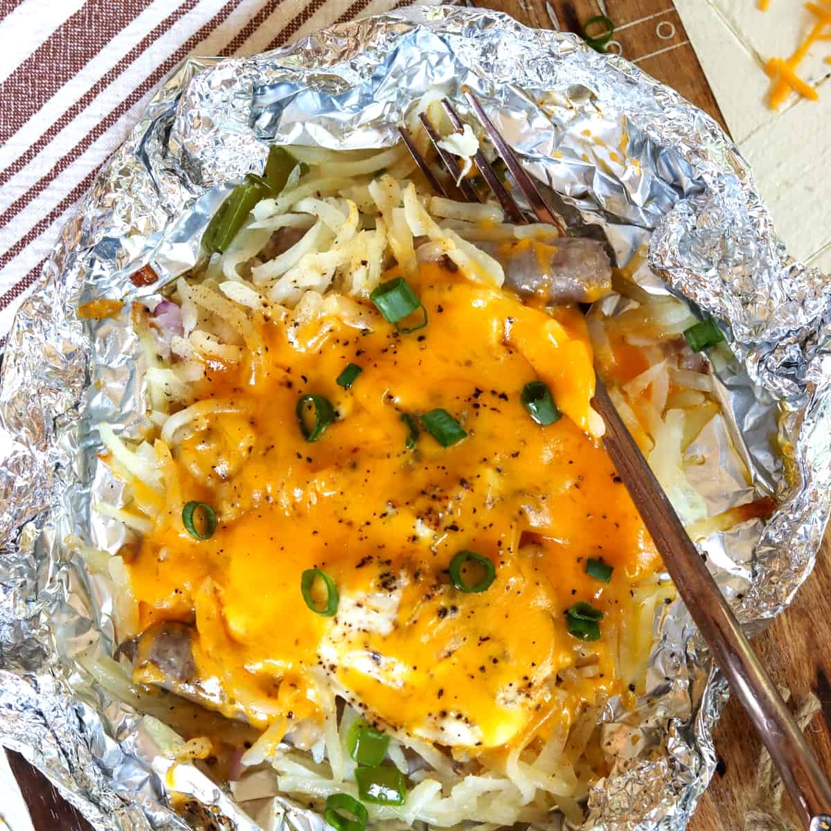 BBQ Chicken Foil Packets (with Veggies!) - Averie Cooks